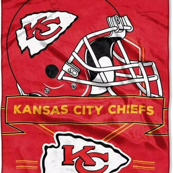 KANSAS CITY CHIEFS  60" x 80" BLANKET/COVERUP - Picture 5 of 6